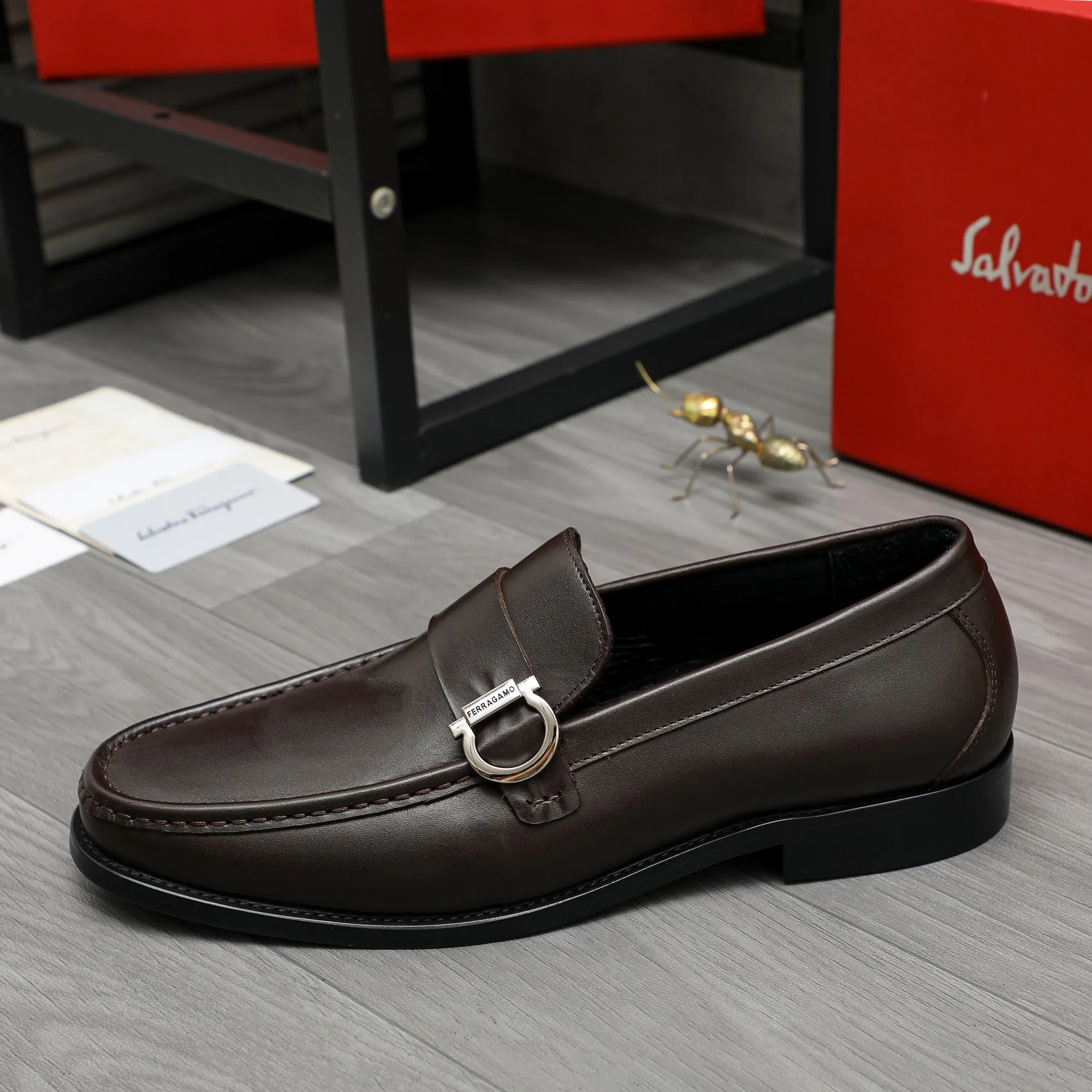 Men's shoes 💰442 Product trademark: Ferragamo "Ferragamo" business formal leather shoes Regular size: 38-46 (45.46 custom-made and non-returnable) Product materials: Selected high-quality cowhide upper, cowhide lining, original rubber outsole